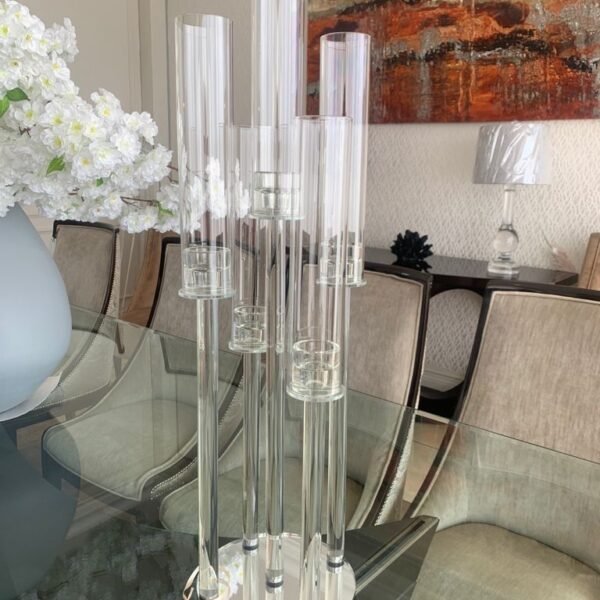 Svečturi augstie, caurspīdīgie ar svecēm komplektā